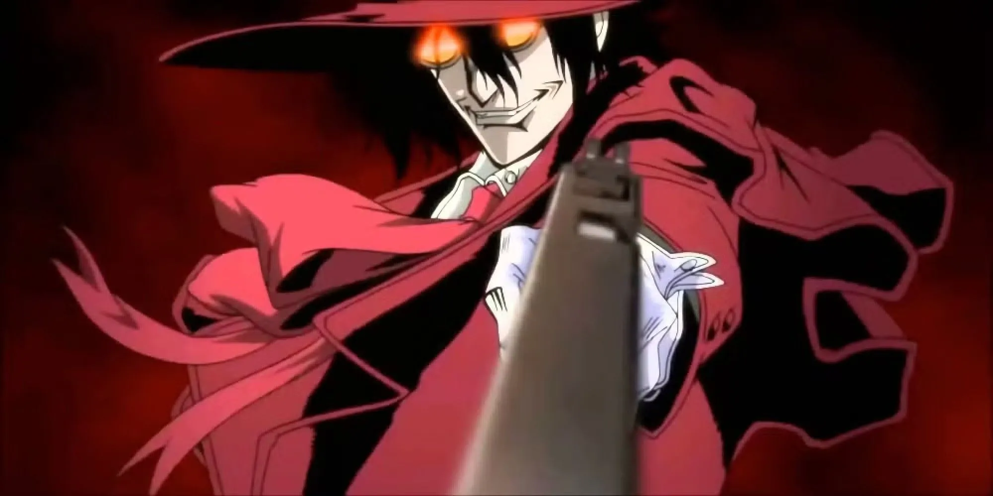Alucard trong Hellsing Ultimate với ánh mắt sắc lạnh và nụ cười nham hiểm, thể hiện sức mạnh ma cà rồng tối thượng