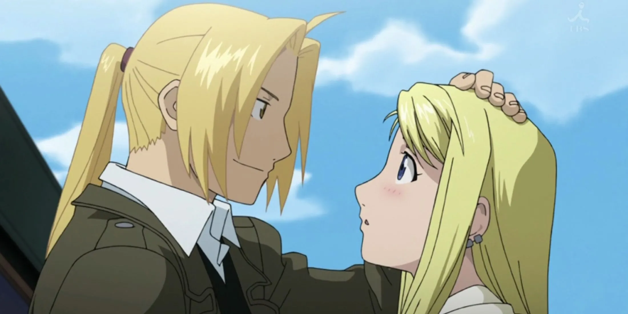 Edward và Alphonse Elric đoàn tụ với Winry Rockbell ở cuối Fullmetal Alchemist: Brotherhood