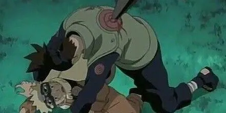 Iruka bảo vệ Naruto khỏi Mizuki