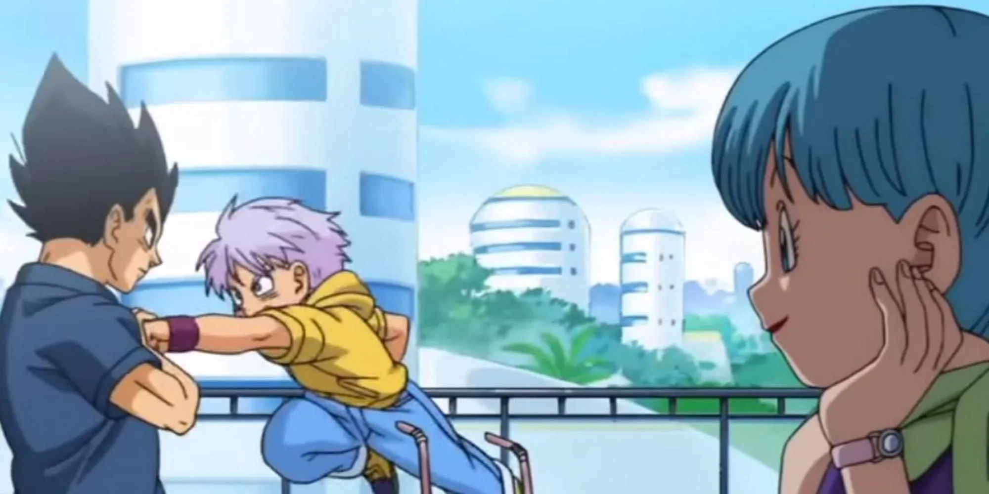 Trunks tung cú đấm vào mặt Vegeta trong một buổi huấn luyện đầy khắc nghiệt