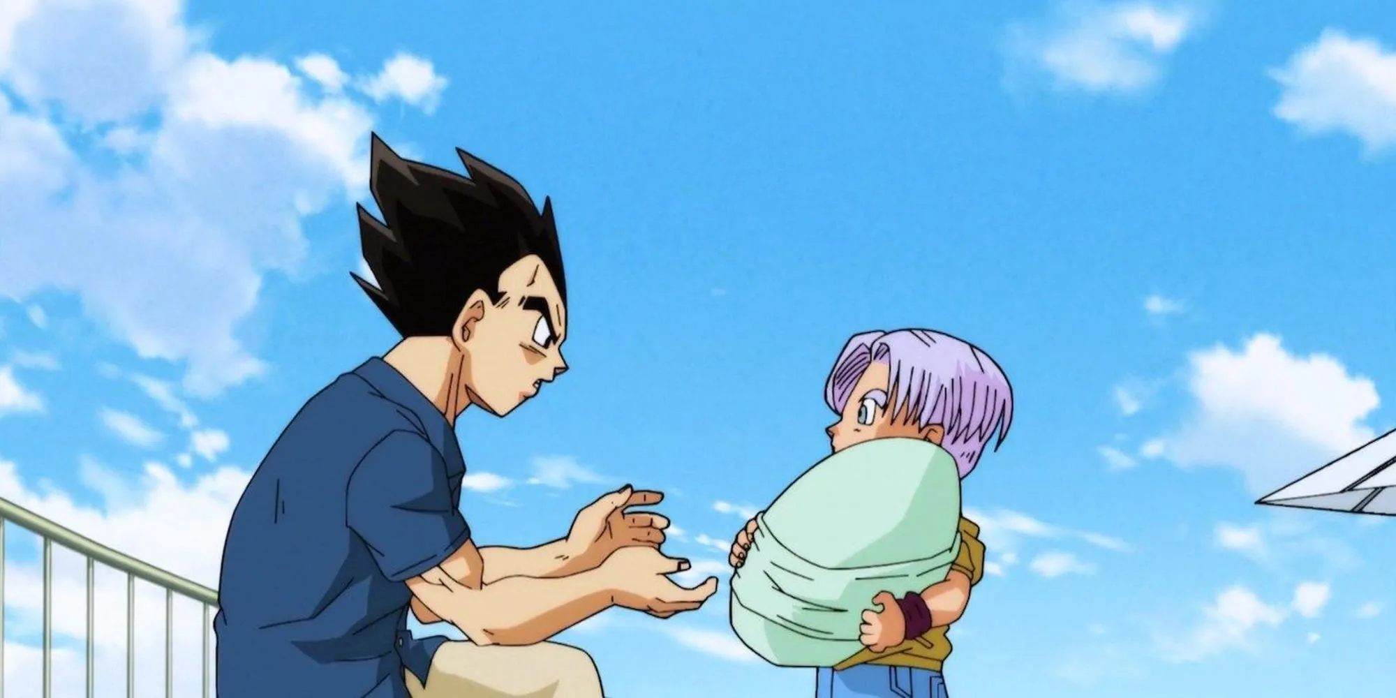 Vegeta bế Bulla từ tay Trunks, thể hiện sự gắn kết với gia đình