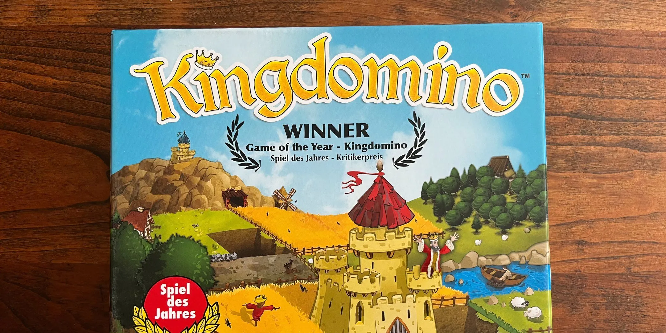 Hộp game King Domino với hình ảnh vương quốc và các ô domino địa hình