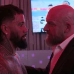 Jey Uso và Triple H trong hậu trường WWE Unreal, bàn bạc chiến lược.