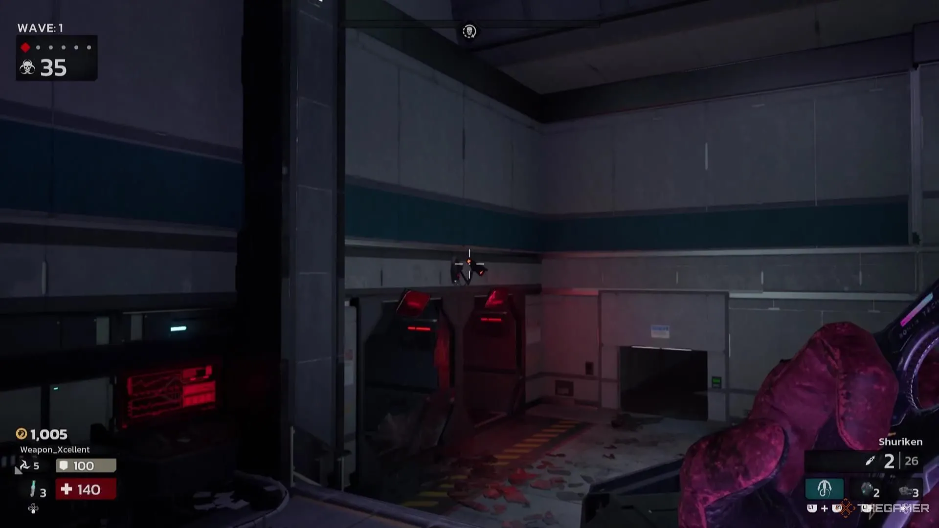 Người chơi đang nhắm bắn vào một chiếc camera trong Killing Floor 3, biểu thị hành động thu thập tài nguyên.