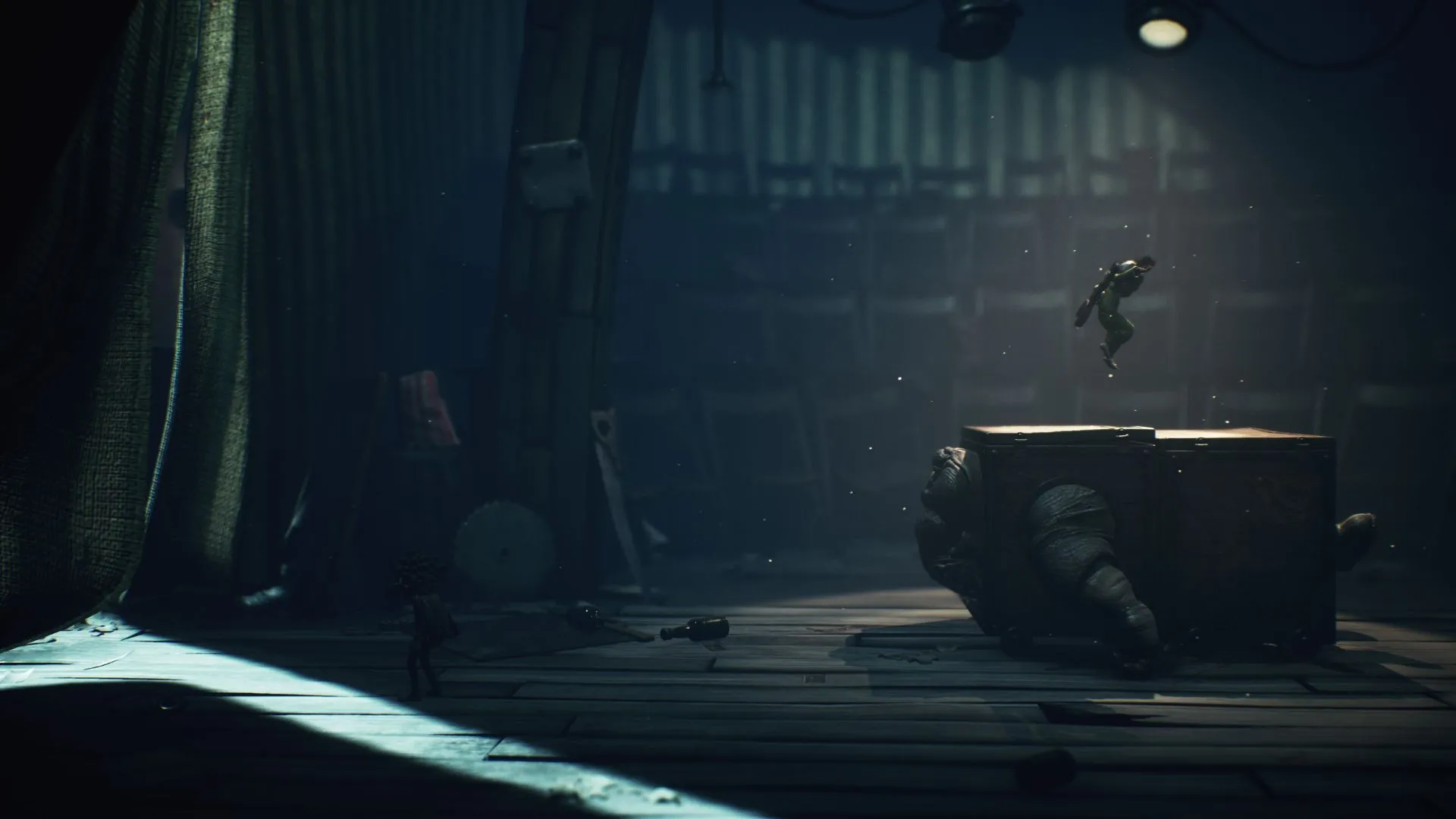 Cảnh giải đố với cơ chế bow &amp; wrench, thể hiện sự khác biệt giữa Low và Alone