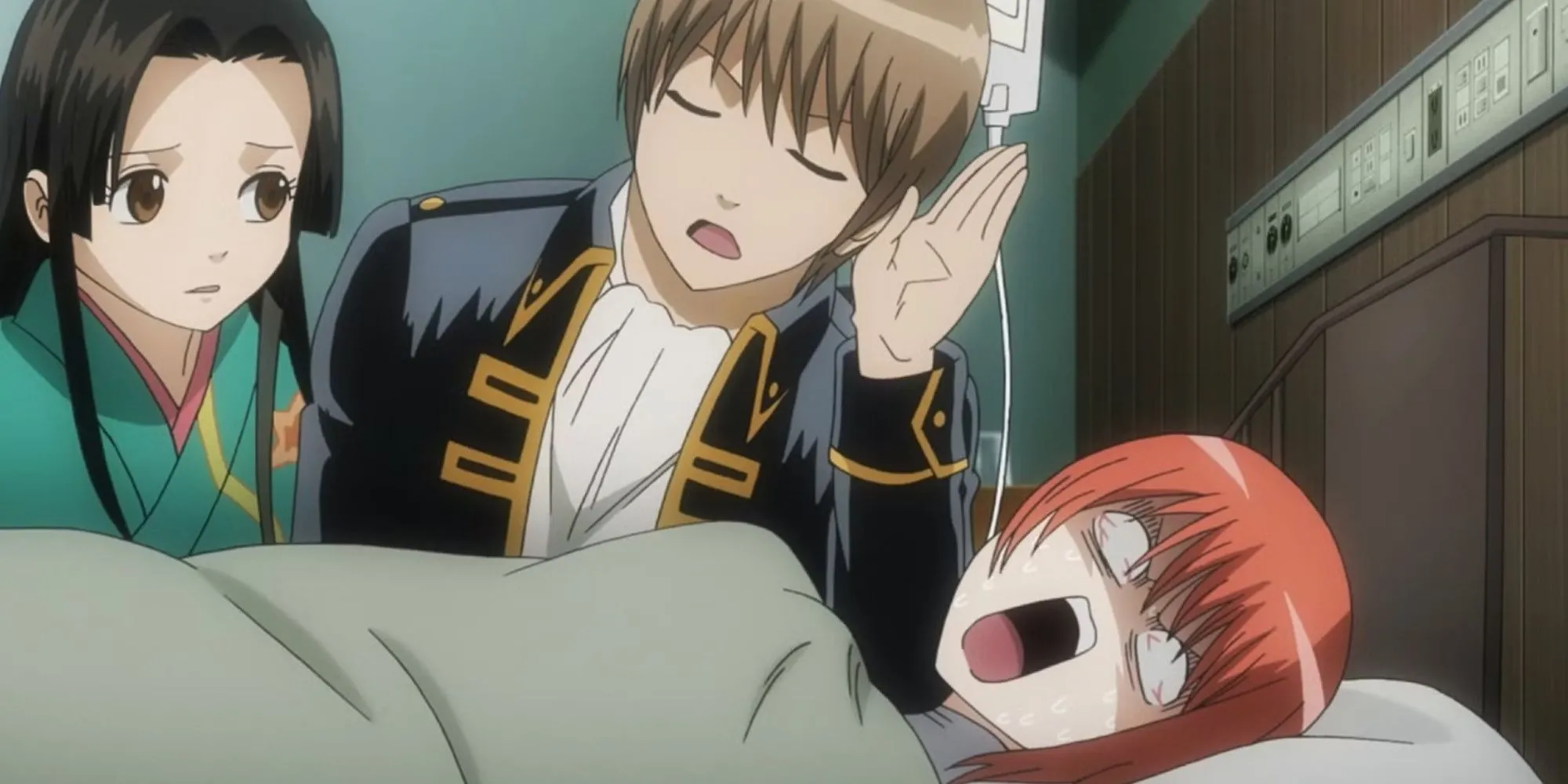 Kagura ăn uống và cười lớn, che nỗi buồn tuổi thơ đầy mất mát