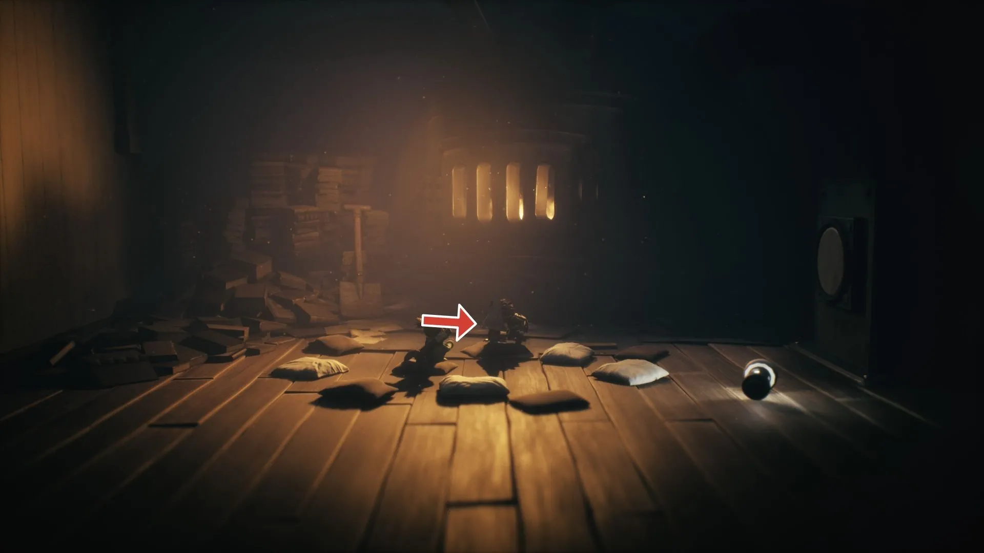 Nome đầu tiên ở hành lang và lò sưởi chưa châm trong Little Nightmares 3